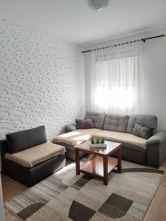 Apartmani Mila A1 & A2 & 3 特罗吉尔 外观 照片