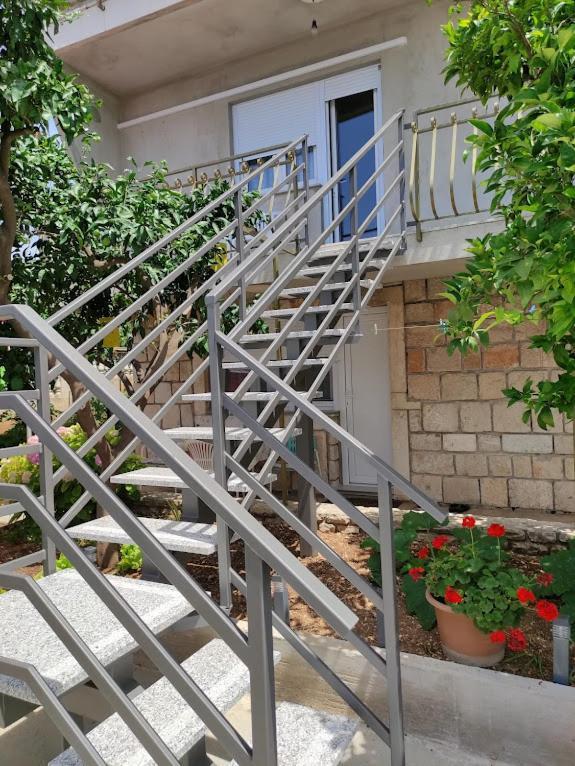Apartmani Mila A1 & A2 & 3 特罗吉尔 外观 照片