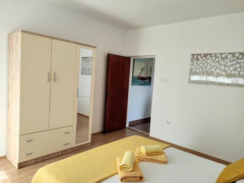 Apartmani Mila A1 & A2 & 3 特罗吉尔 外观 照片