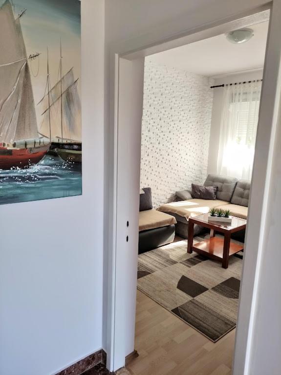 Apartmani Mila A1 & A2 & 3 特罗吉尔 外观 照片